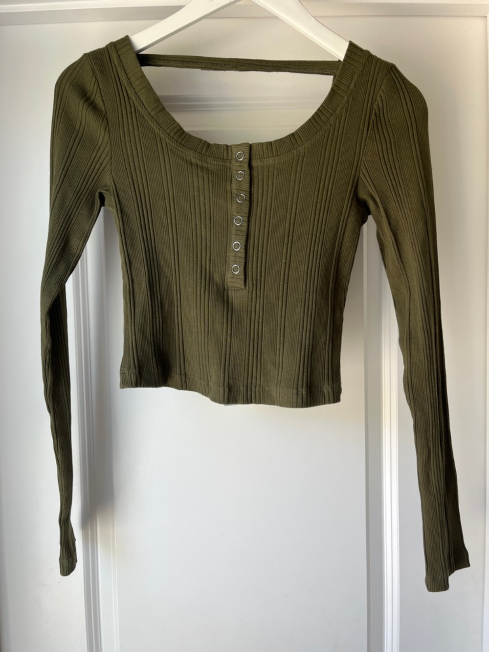 Daily Practice Anthropologie Moss Green Long Sleeve Crop